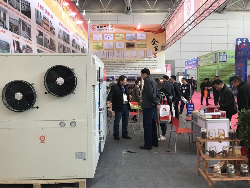 空气源热泵展现场4